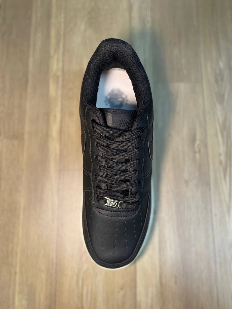 Nike Air Force One “Preto/Couro”