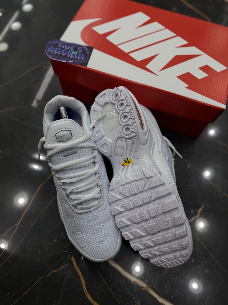 NK AIR MAX PLUS TN "TRIPLE WHITE" - PRONTA ENTREGA