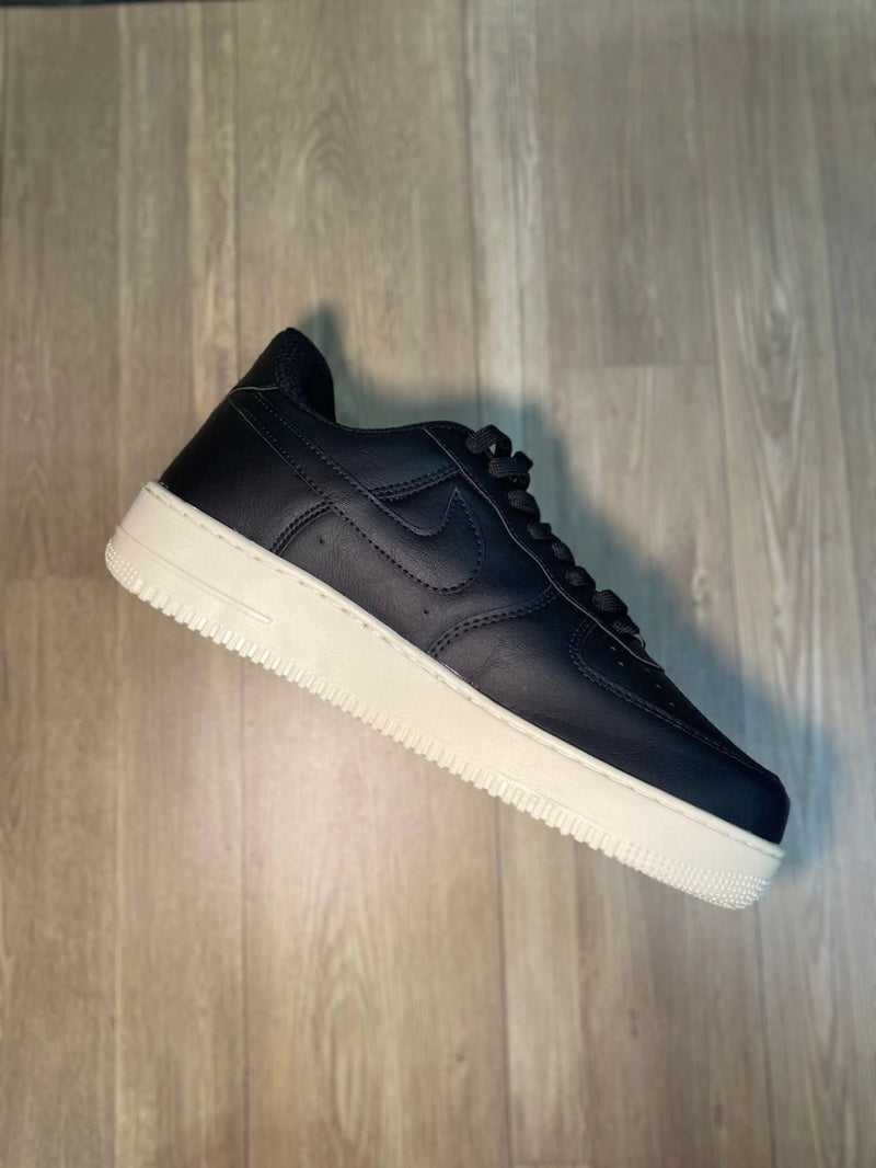 Nike Air Force One “Preto/Couro”