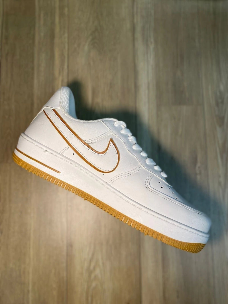 Nike Air Force One “Branco/Caramelo”