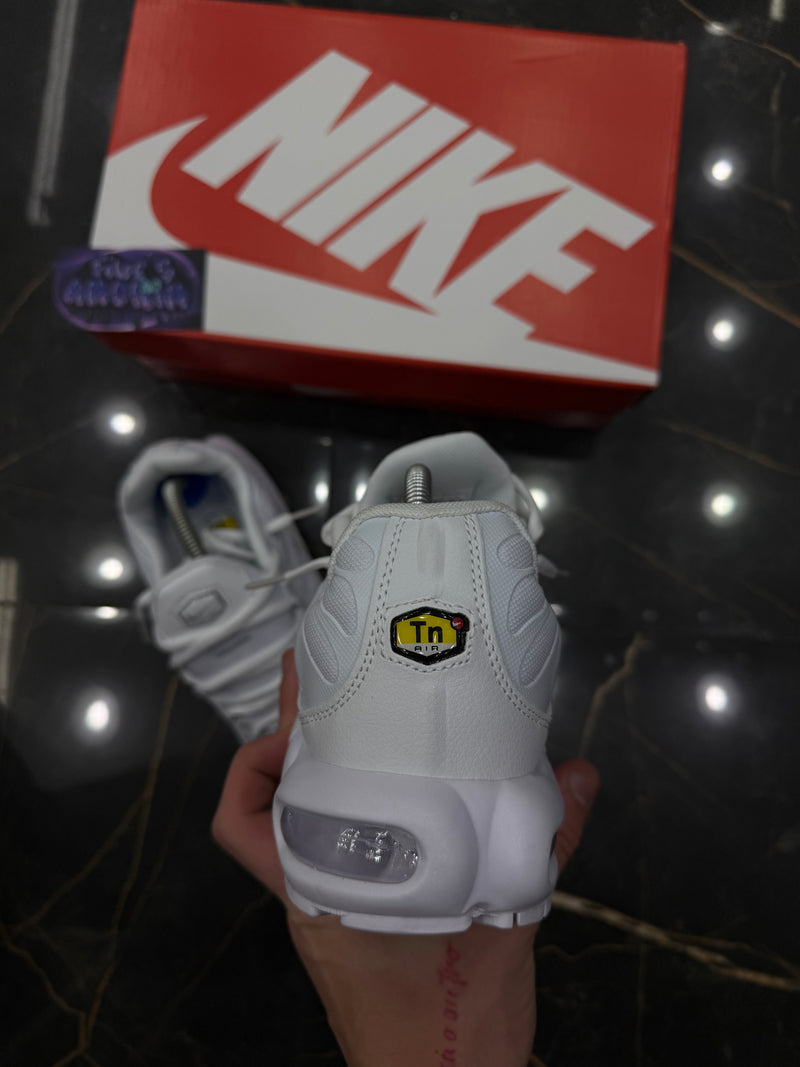 NK AIR MAX PLUS TN "TRIPLE WHITE" - PRONTA ENTREGA