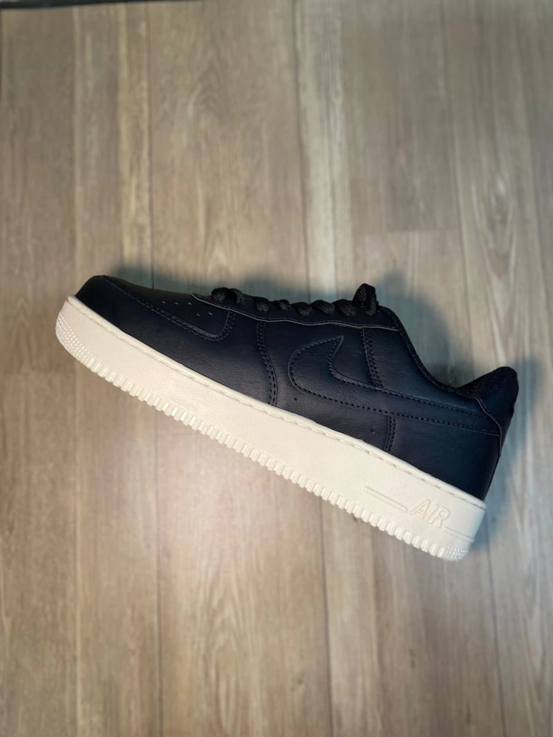 Nike Air Force One “Preto/Couro”