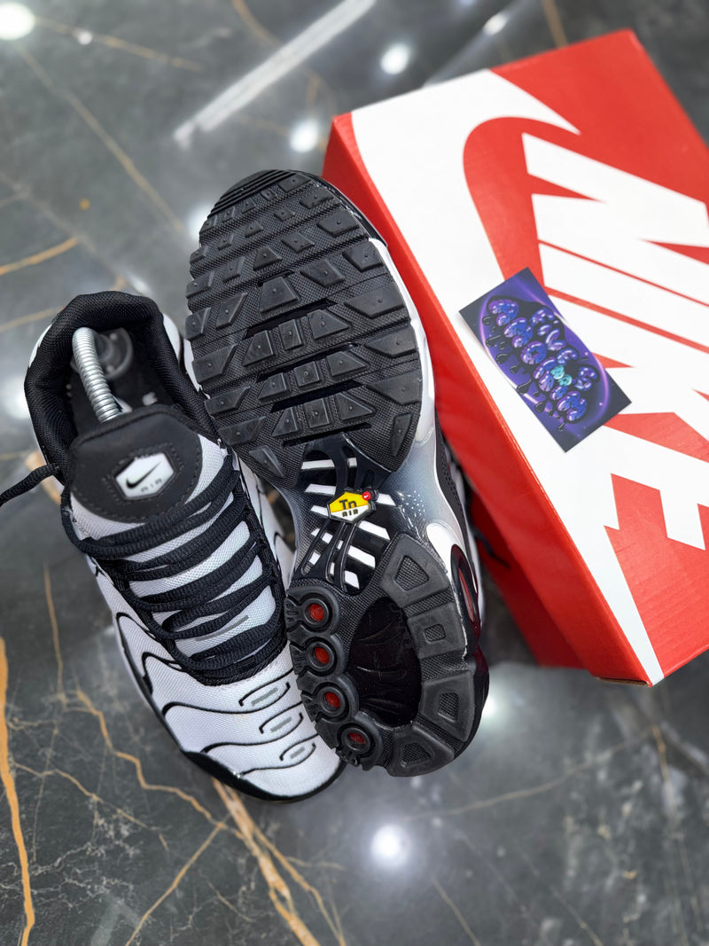 NK AIR MAX PLUS TN "OREO" - PRONTA ENTREGA