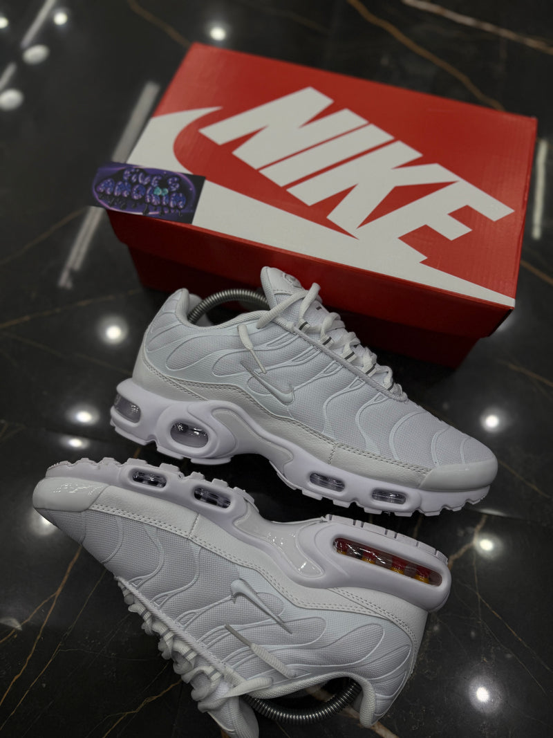 NK AIR MAX PLUS TN "TRIPLE WHITE" - PRONTA ENTREGA