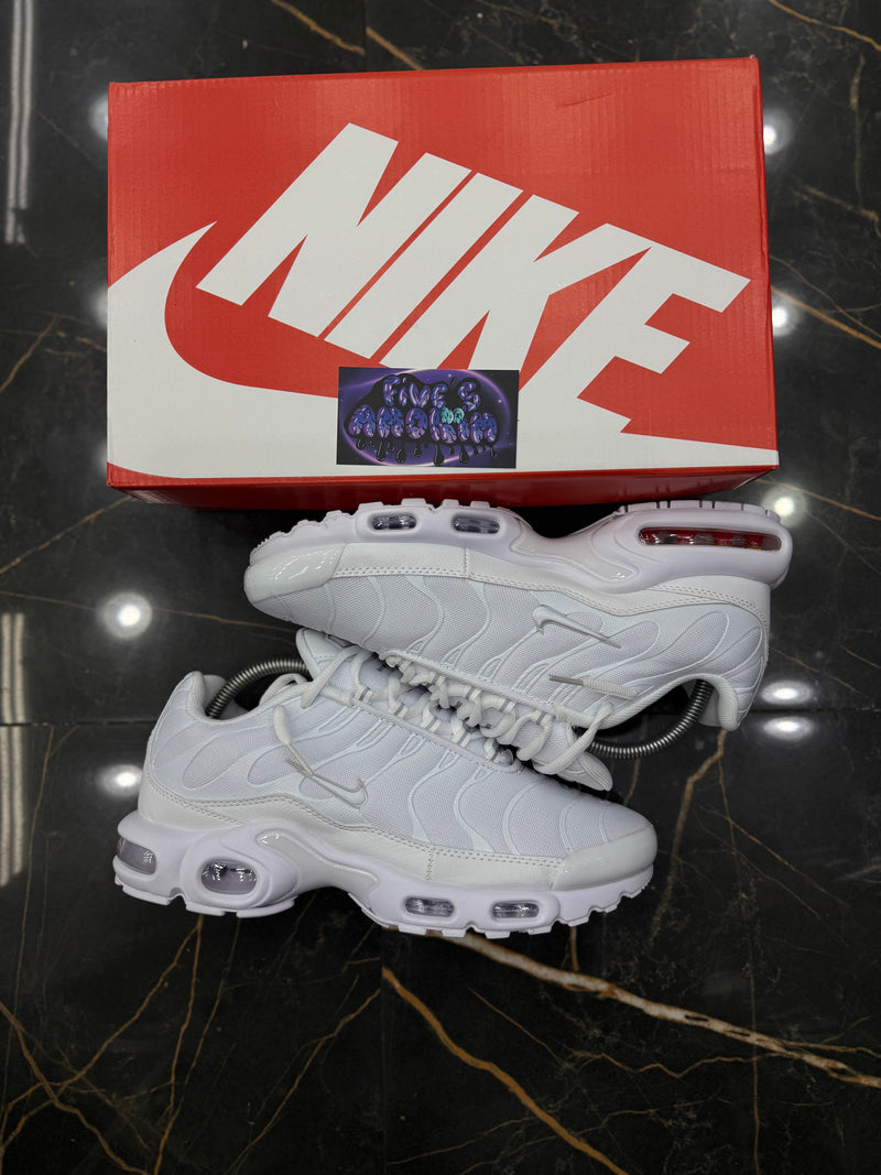 NK AIR MAX PLUS TN "TRIPLE WHITE" - PRONTA ENTREGA