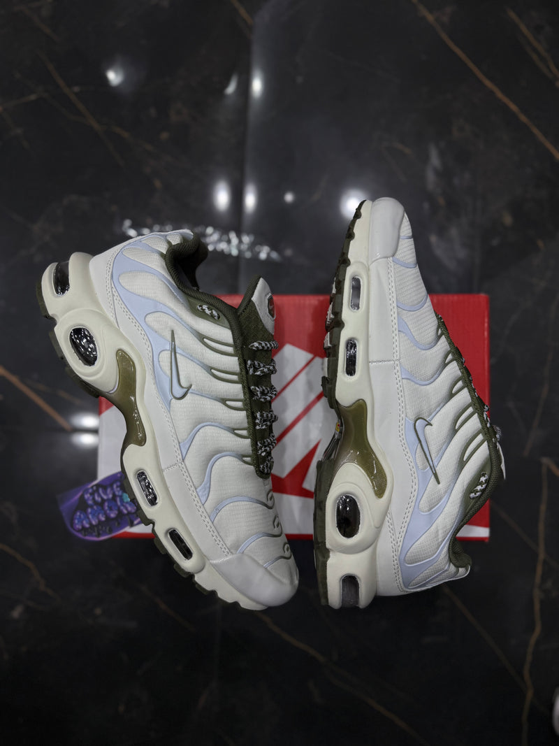 NK AIR MAX PLUS TN ''BONE OLIVE'' - PRONTA ENTREGA
