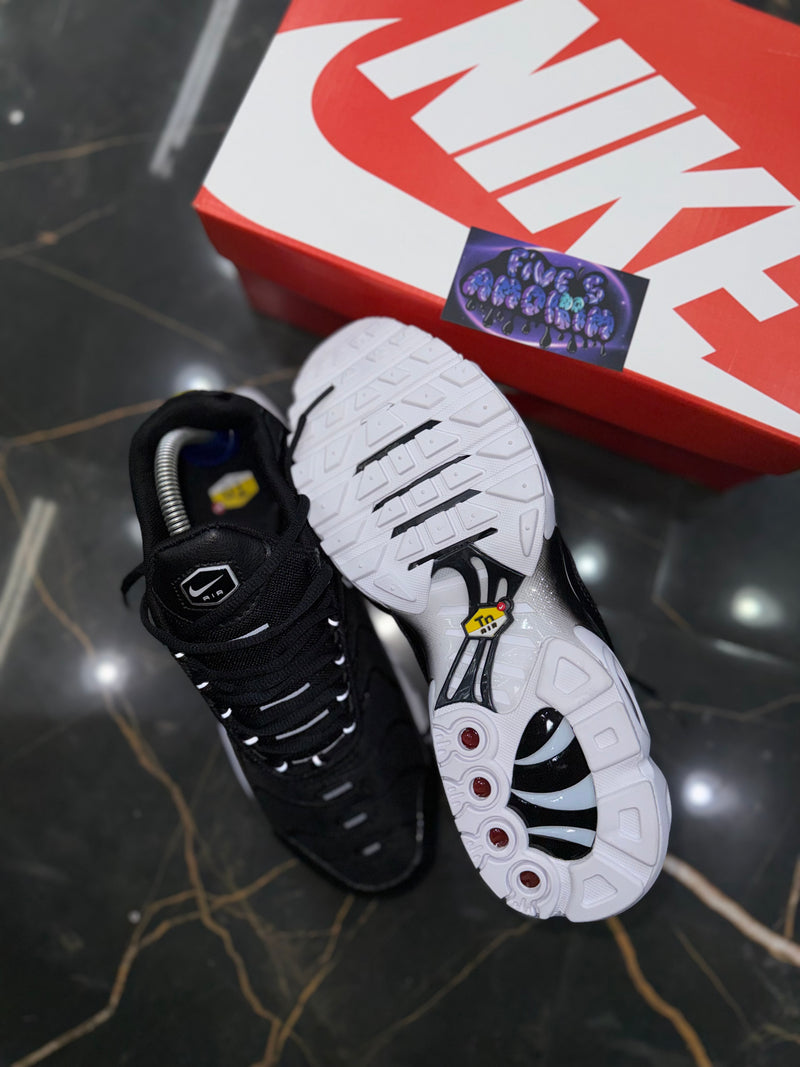 NK AIR MAX PLUS TN ''PANDA'' - PRONTA ENTREGA