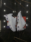 NK AIR MAX PLUS TN "TRIPLE WHITE" - PRONTA ENTREGA