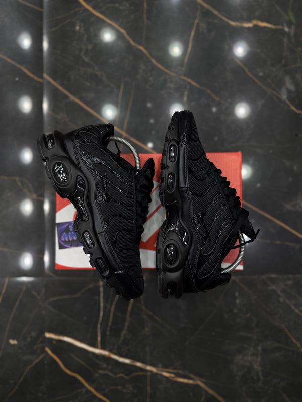 NK AIR MAX PLUS TN "TRIPLE BLACK" - PRONTA ENTREGA