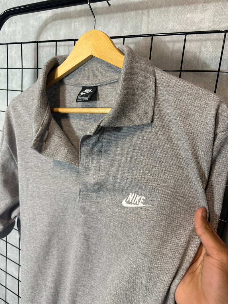 Polo Nike Club Cinza