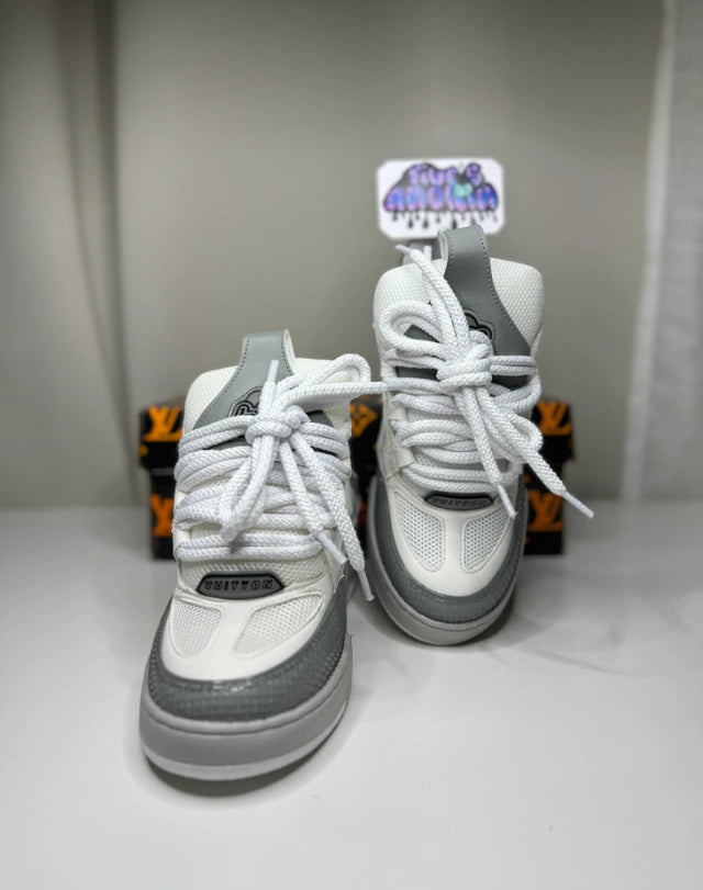 LOUIS VUITTON SKATE “CINZA/BRANCO” - PRONTA ENTREGA