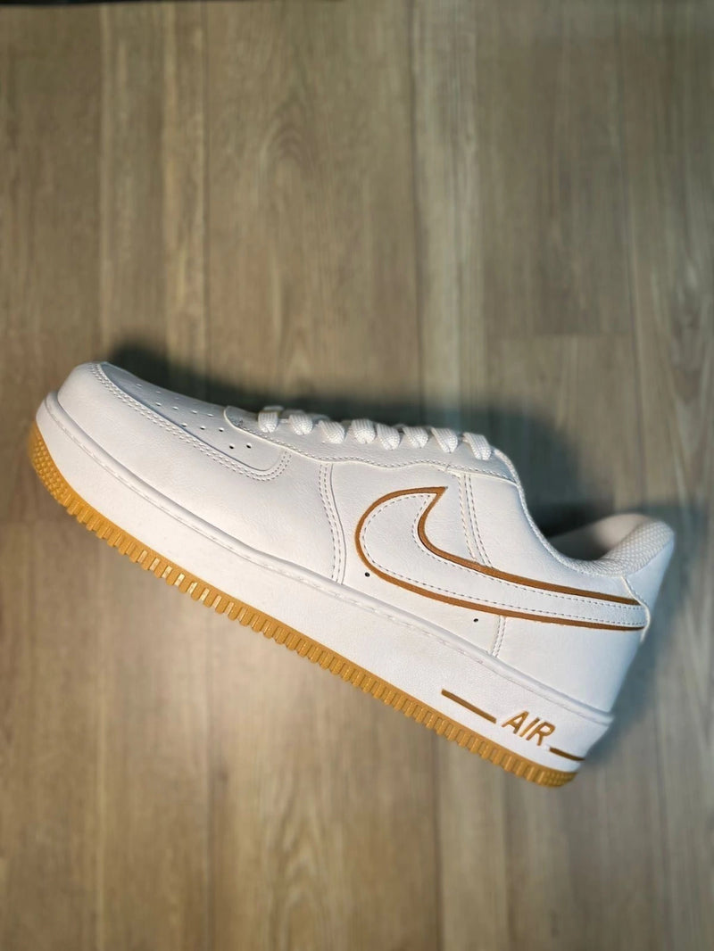 Nike Air Force One “Branco/Caramelo”