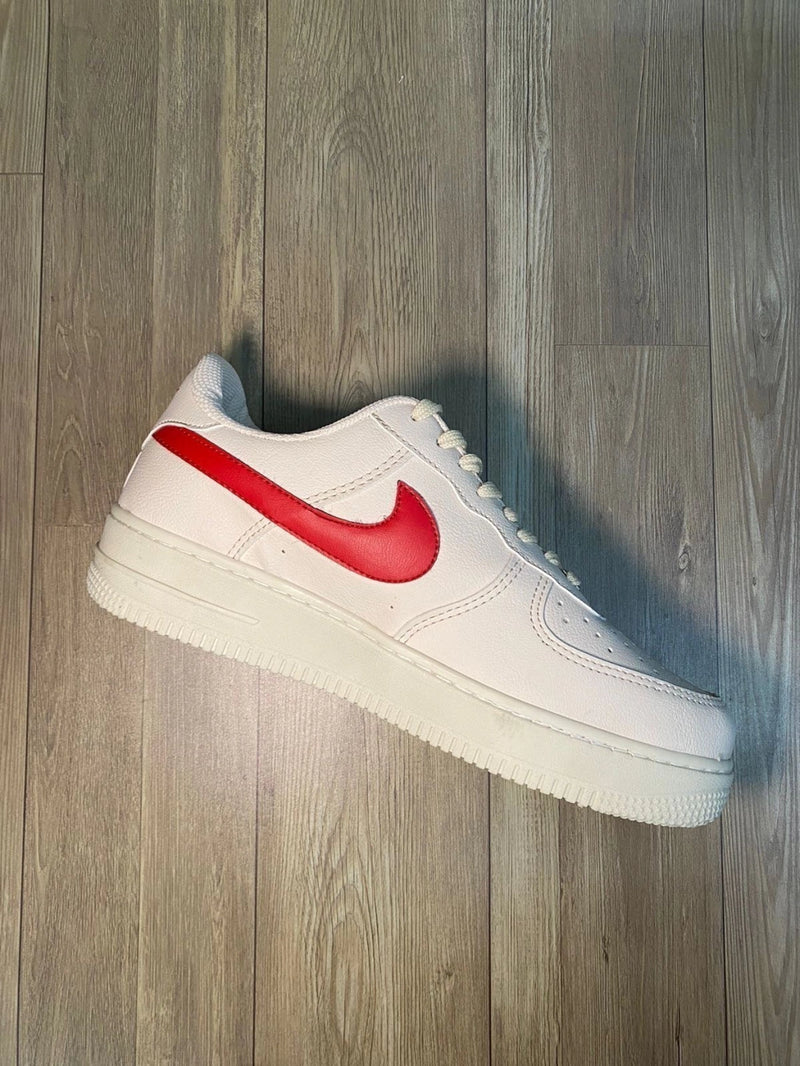 Nike Air Force One “Branco/Vermelho”